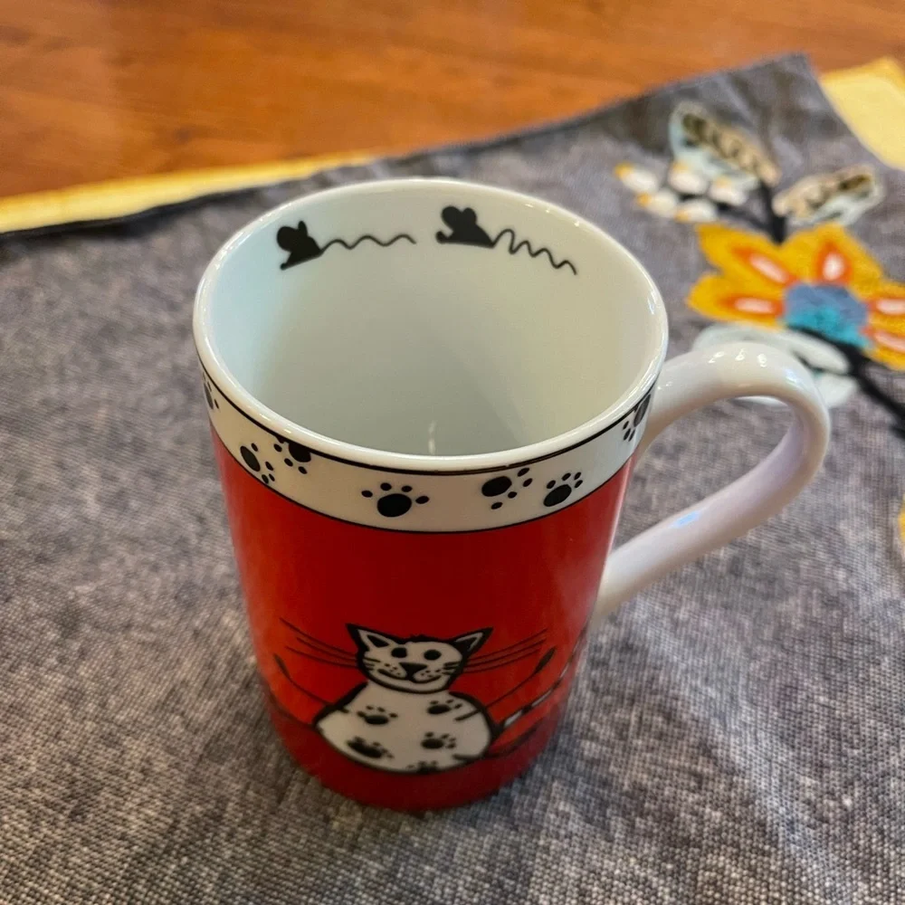 Pier 1 Cat And Mouse Coffee Mug  ,Paw Prints , Mice Inside Cup